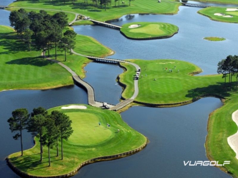 chi phí thi công sân golf hồ nước