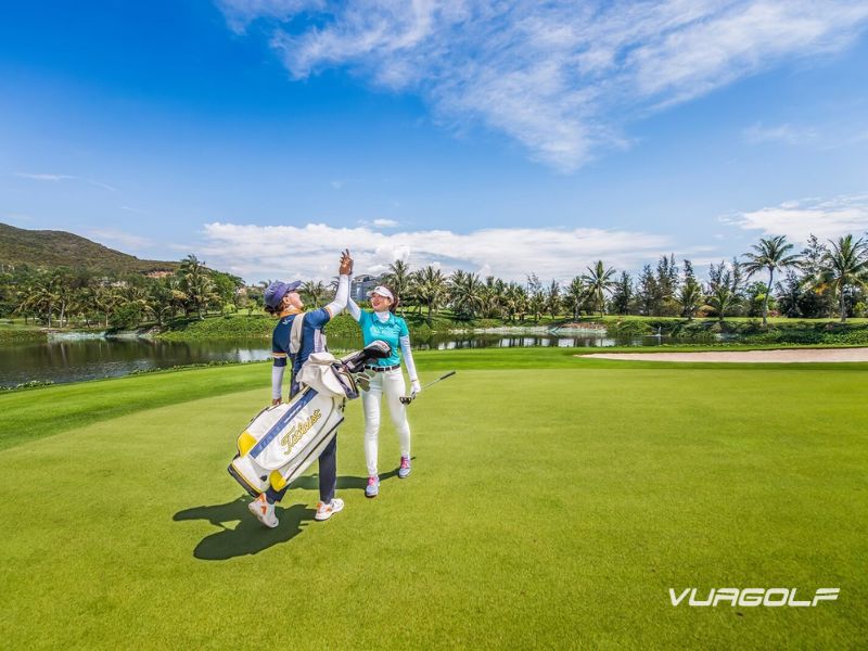thi công sân golf ngoài trời