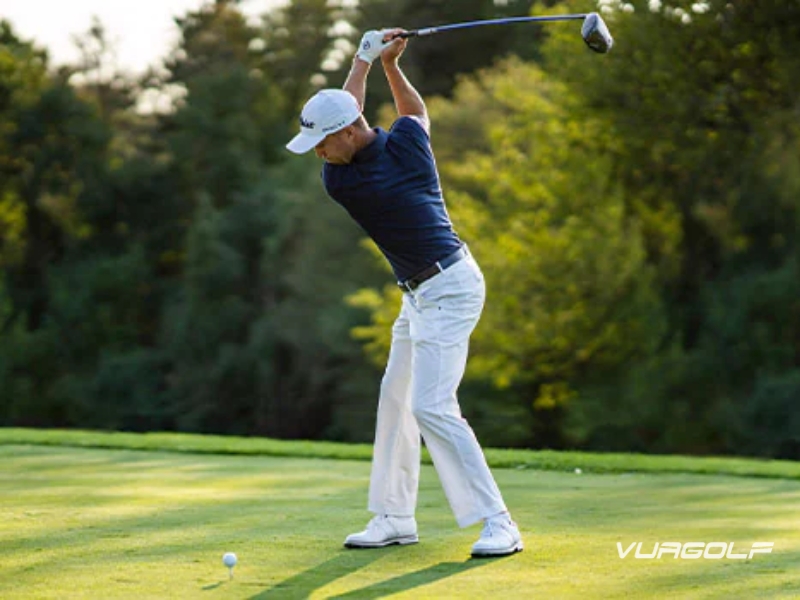 Giày Golf Tsuruya Axel Short-spike AXLS-17982AT 2 Vì sao golfer nên đầu tư một đôi giày golf nam?