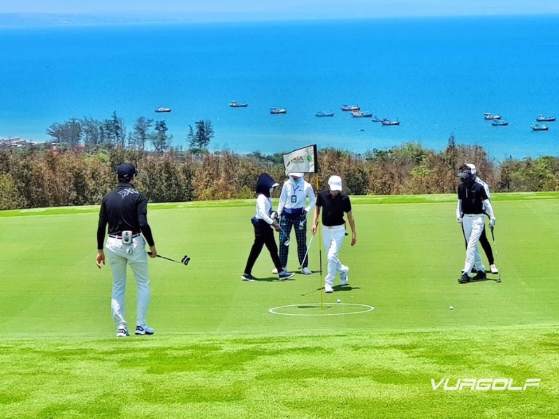 dịch vụ sân golf novaworld
