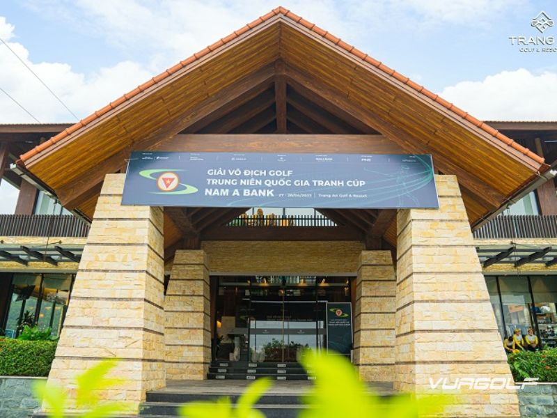 dịch vụ Sân golf Tràng An Ninh Bình 
