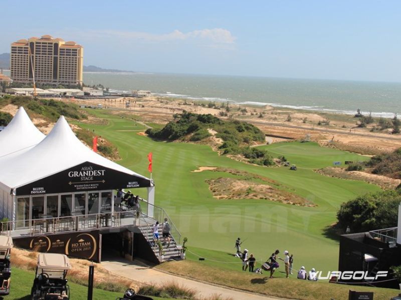 Dịch vụ hấp dẫn tại The Bluffs Hồ Tràm Strip