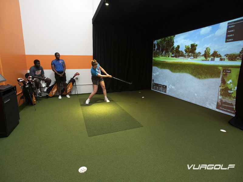 dịch vụ tại Indoor Golf Club House