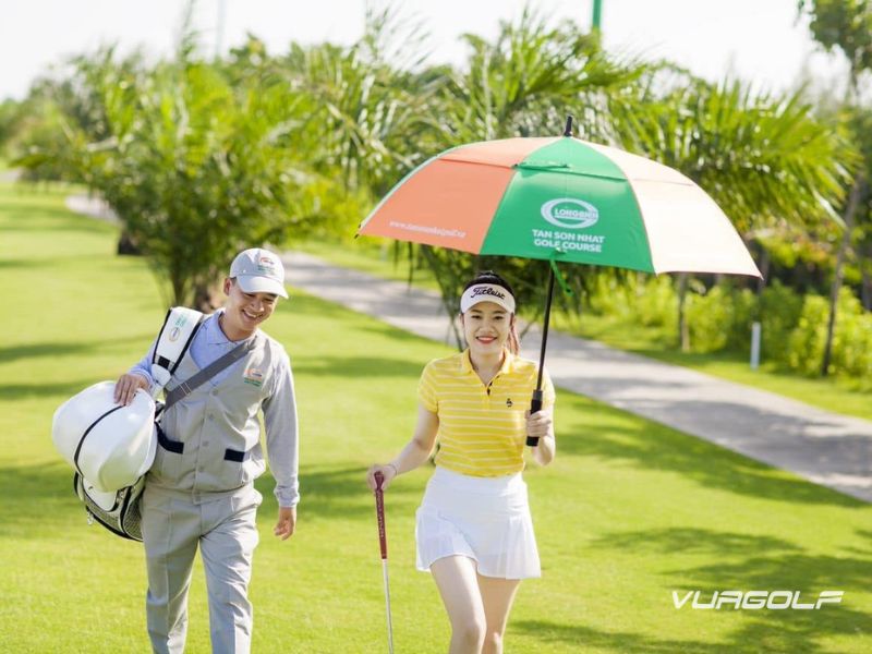 giá Sân golf Tân Sơn Nhất có đắt không