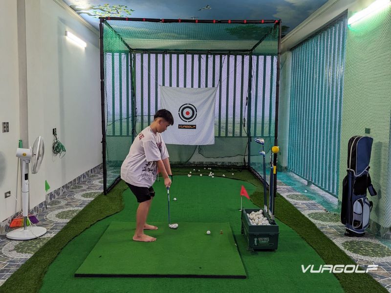 thi công sân golf trong nhà