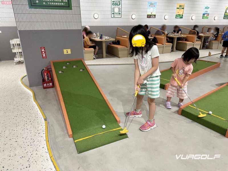 Thi công sân golf quán cafe